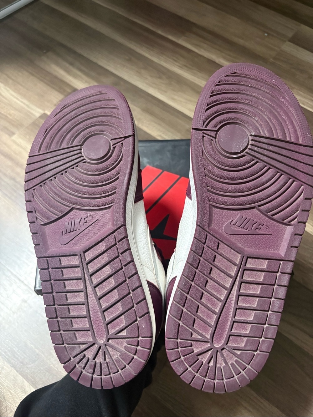 Men’s Nike Air Jordan 1 High Bordeaux trainer Size 10 Burgundy Silver Maroon - Picture 6 of 8